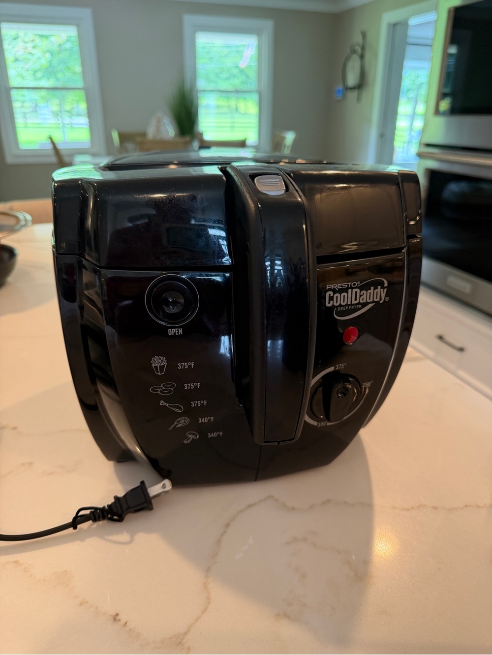 Presto CoolDaddy Compact Deep Fryer in Black